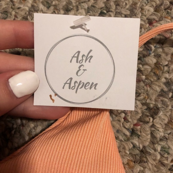 Brand new coral bikini - Picture 3 of 4